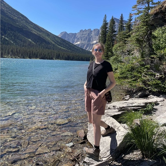 Meet your Posher, Aubree - Picture 2 of 5